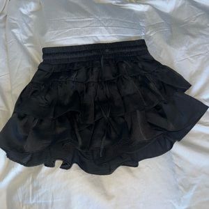 Swank black ruffled skort